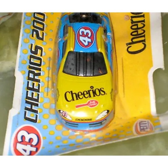 VINTAGE 2003 CHEERIOS 43 PETTY ENTERPRISES DIE CAST DODGE NASCAR CAR 1:64 NIP - Picture 3 of 6
